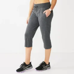 Petite Tek Gear® Essential Straight-Leg Workout Capris